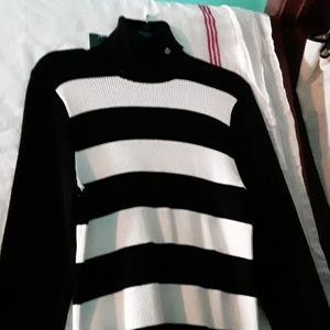 Ladies Sweater, Black and White